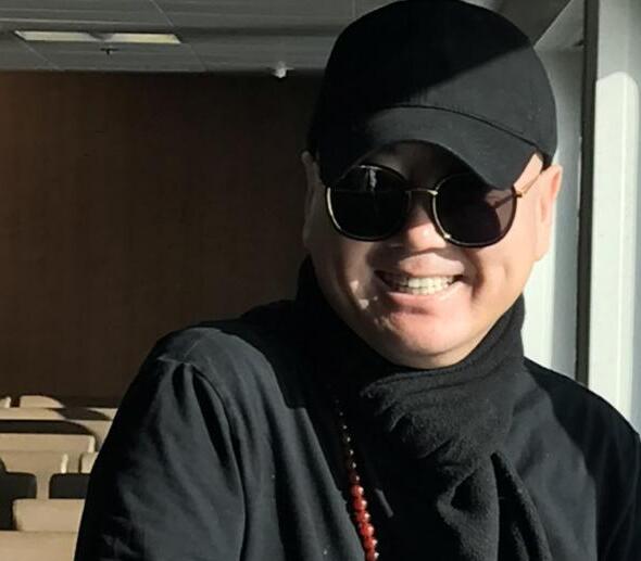 招牌式的笑容！郭冬临开微博 