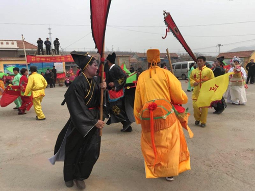 山东沂源:百年民俗“跑马灯” 喜气洋洋闹元宵