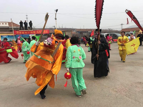 山东沂源:百年民俗“跑马灯” 喜气洋洋闹元宵