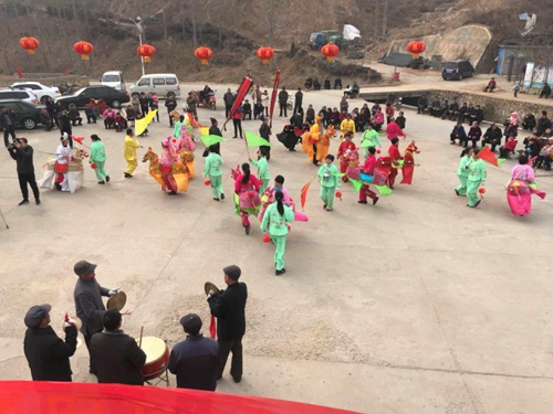 山东沂源:百年民俗“跑马灯” 喜气洋洋闹元宵