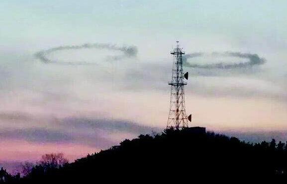 网友吵翻了！大连上空神秘烟圈 想不到背后真相竟是这