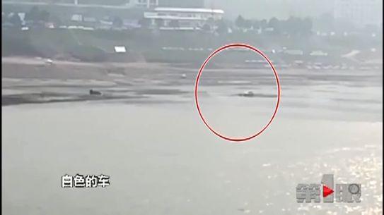 男子驾越野车被困江中“孤岛”？真相让人哭笑不得