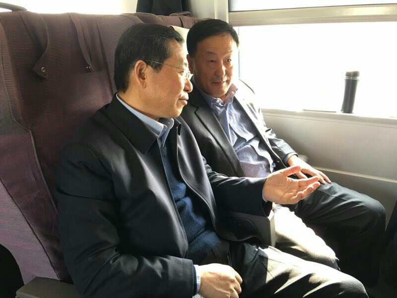 特写丨赴京列车上的代表“好声音”