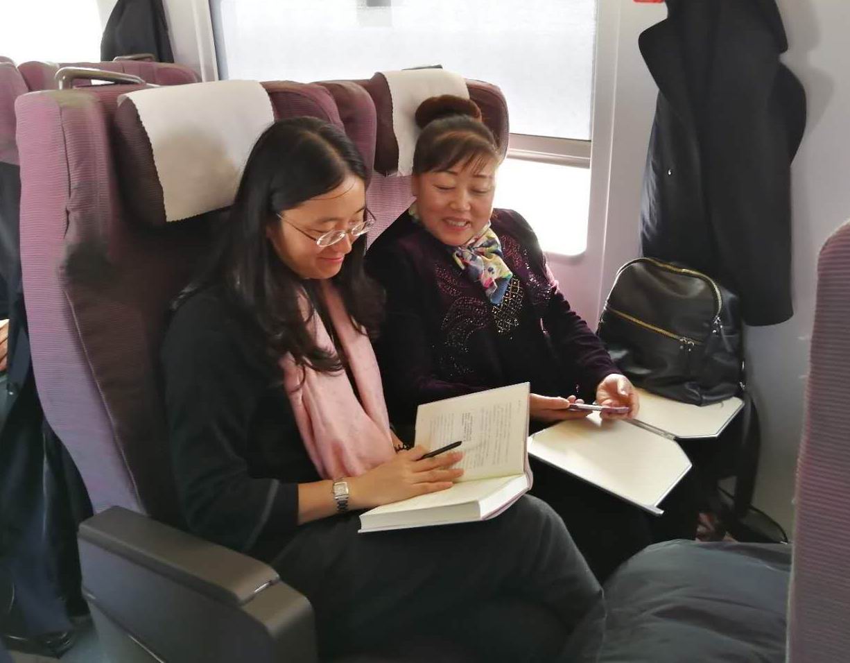 特写丨赴京列车上的代表“好声音”