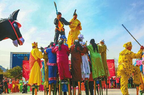 传承百年历经沉浮 东舍坊高跷队期盼更多年轻人加入