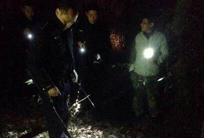 吓一身冷汗！中学生探险挖到宝 手雷被孩子们玩耍后丢弃在树林里！