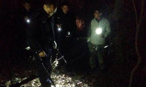 惊悚!中学生探险挖到宝 打开一看想不到竟是这瞬间吓出一身冷汗