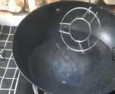 爆笑!暴力炒菜哥爆红 大喊