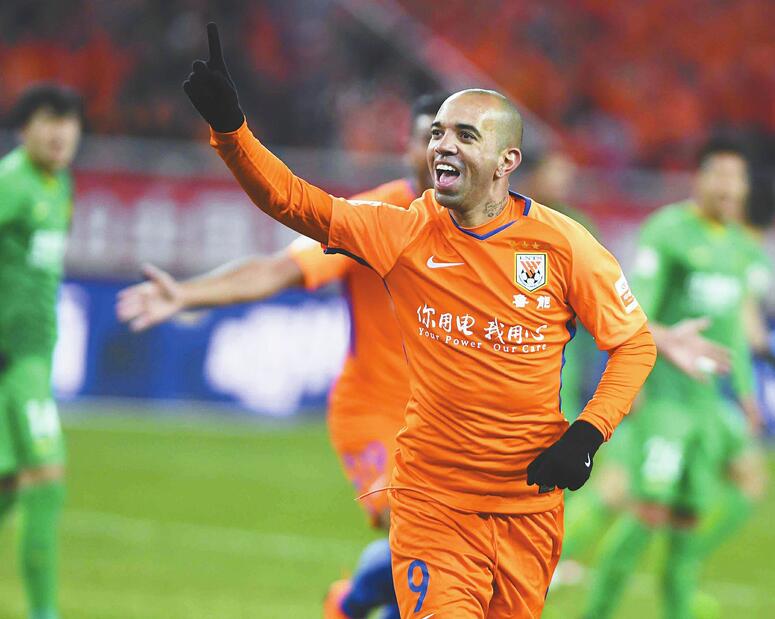 狂刀两度出鞘鲁能旗开得胜 “少帅斗法”李小鹏更胜一筹