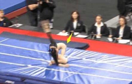 惊险! 桑兰式悲剧险上演, 中国体操选手在比赛中意外受伤