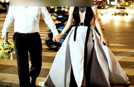 不要命?新人斑马线拍照摆pos 