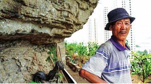 美!开荒发现世外桃源一住十年 村民建好“家”开垦土地种植农作物