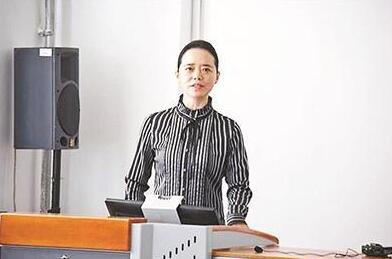 火爆网络!大学老师金句点评 老师的这些话语一看就是一个幸福的人