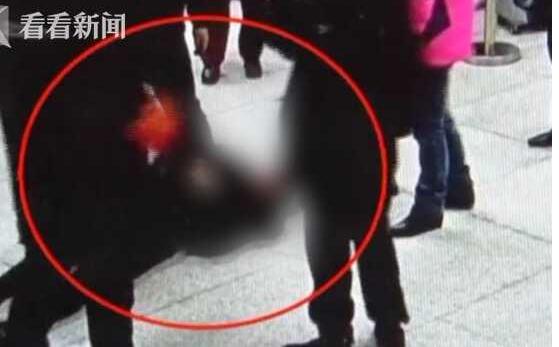 惊爆眼球!女子包太贵拒安检
