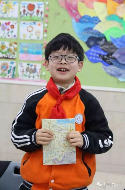 看了小学生晒的书皮 妈妈吐槽:受到了10000点伤害