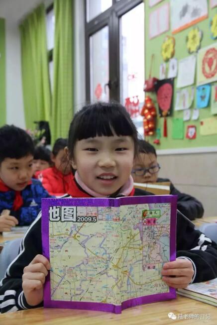 看了小学生晒的书皮 妈妈吐槽:受到了10000点伤害