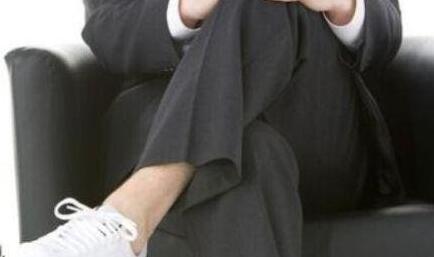 震惊!看电影抖脚被拘留 万万没想到女子竟是位“瘾君子”