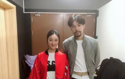 回忆杀！胡歌郭晓婷同框 梳着马尾的她淡妆素裹青春感十足