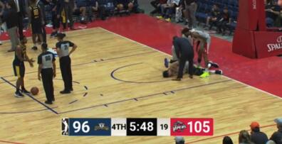 提前退赛!周琦受伤 在20分钟内狂砍11分6篮板1盖帽的不俗数据