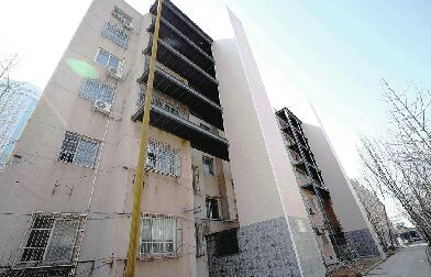 老楼首次加装平行入户电梯