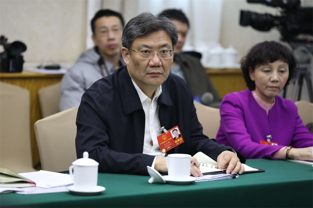 王文涛:弘扬宪法精神 增强宪法意识