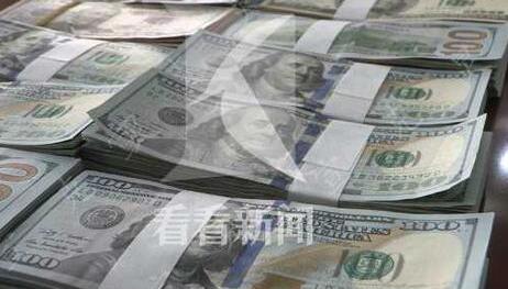 拾金不昧!老人落10万美金被送回 对