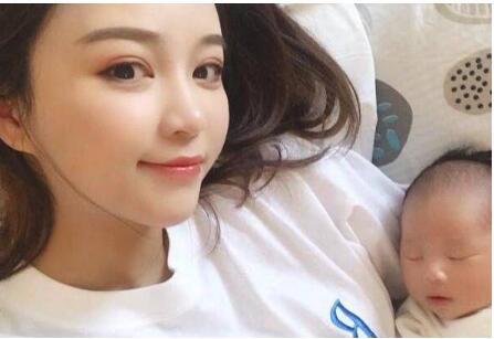 新手麻麻!雪梨晒儿子正脸照萌一脸 离开王思聪后雪梨过得很好