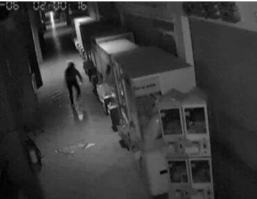 逆天的节奏!熊孩子半夜偷娃娃 所有娃娃被偷全程仅用了20分钟