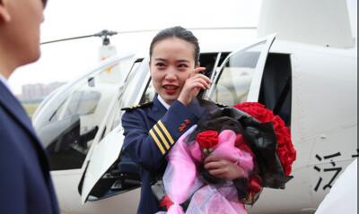 别样浪漫!唯一女生成班宠 飞行专业全体男生送婚纱表白心中女神