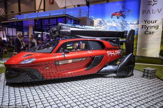 酷炫十足!首款飞行汽车亮相 “最帅飞车”像摩托车和直升机的混合体