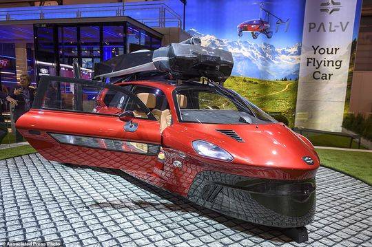 酷炫十足!首款飞行汽车亮相 “最帅飞车”像摩托车和直升机的混合体