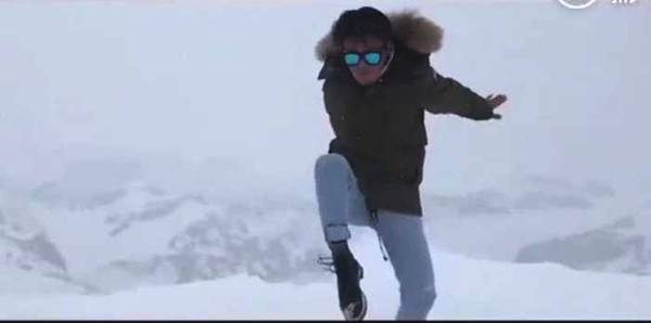 王宝强雪山上打拳 动作一气呵成拳拳到位