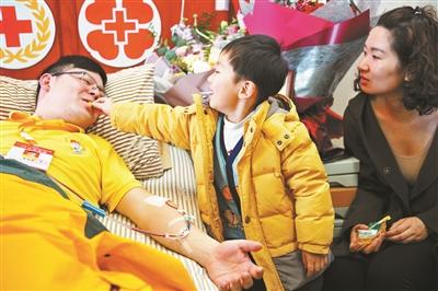 当年获移植的患者病情复发 小伙二次捐献干细胞