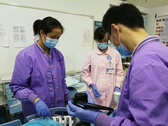 老人吃2碗小鲫鱼不吐刺 一周后发现100根刺扎直肠