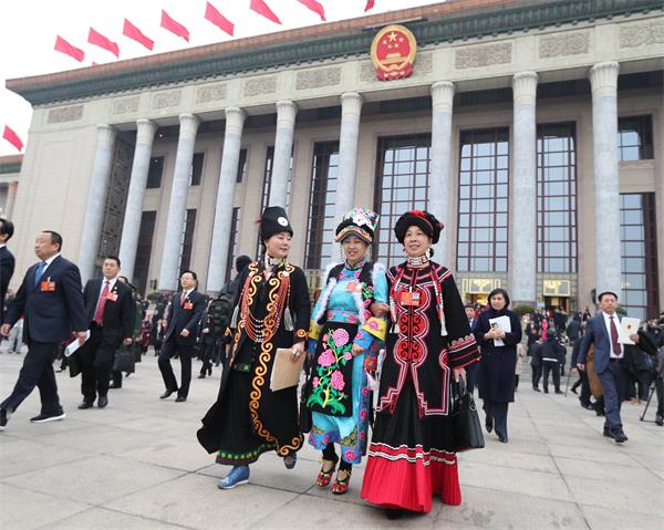 图说：满面春风赴盛会