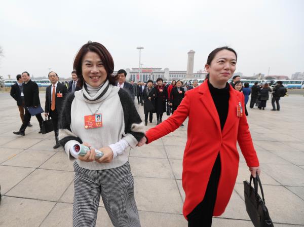 图说：满面春风赴盛会