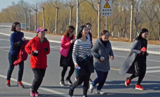 齐鲁工业大学举办健康跑活动庆“三八”妇女节