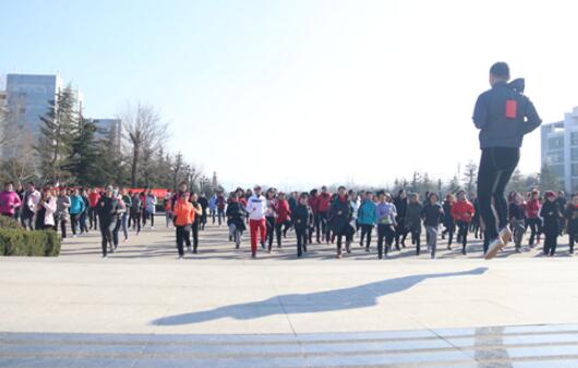 齐鲁工业大学举办健康跑活动庆“三八”妇女节