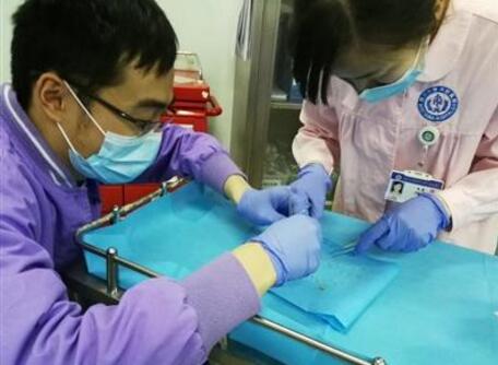 63岁独居老翁喝鲫鱼汤不吐刺结果悲剧 上百根鱼刺扎直肠