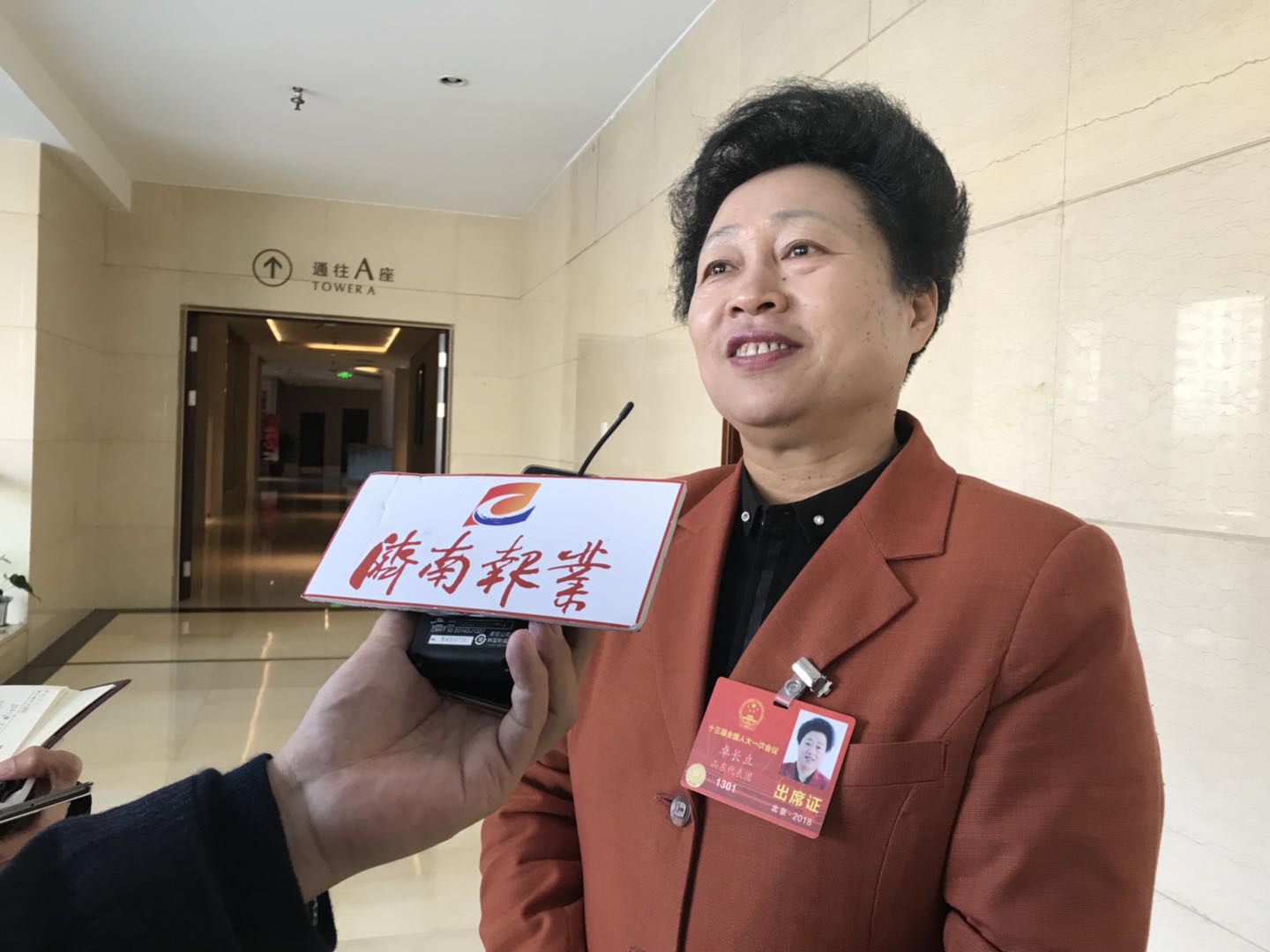 国人大代表、政协委员纷纷表示坚决拥护宪法修