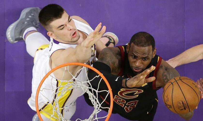 NBA新赛季：骑士不敌湖人 客场以113比127败北