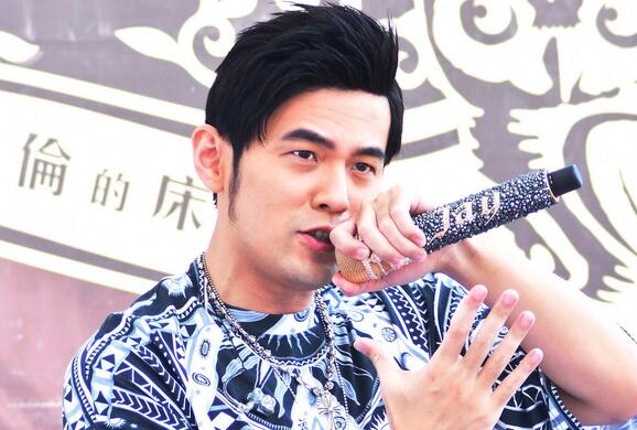 奶爸切磋!周杰伦点赞陈冠希有爱互动 女儿奴