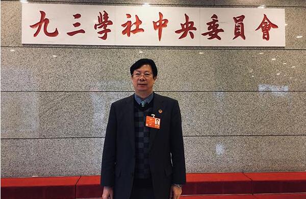 被称作“半夜医生”的全国政协委员