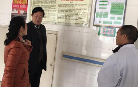 被称作半夜医生的全国政协委员