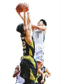 肉搏战！季后赛第一战山东104：100江苏 不少队员喊出这样的话