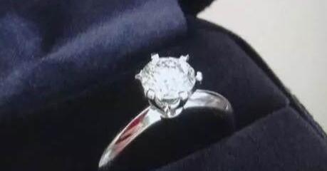 惊人内幕！5万元钻戒被寄丢 派件员称“被风吹走了”只保了五千元