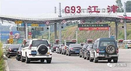 女子因这事被丈夫一脚踢下车 半夜在高速上大哭