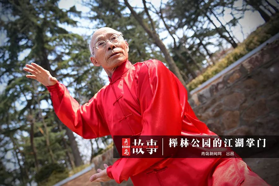 青岛83岁大爷竟是武林高手 打服20多岁小伙！