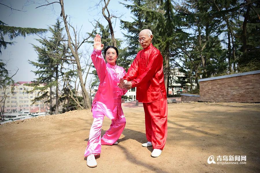 青岛83岁大爷竟是武林高手 打服20多岁小伙！
