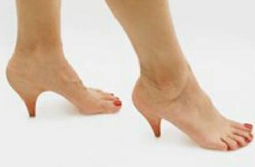 世界上最奇葩的鞋子，美的像精灵翅膀，走路时不会咯着疼吗?